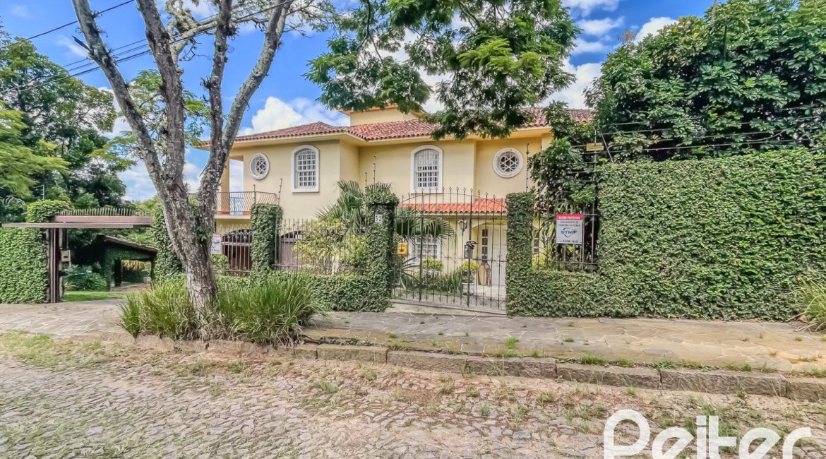Casa à venda com 500m², 4 dormitórios, 2 suítes, 2 vagas, no bairro Vila Conceição em Porto Alegre