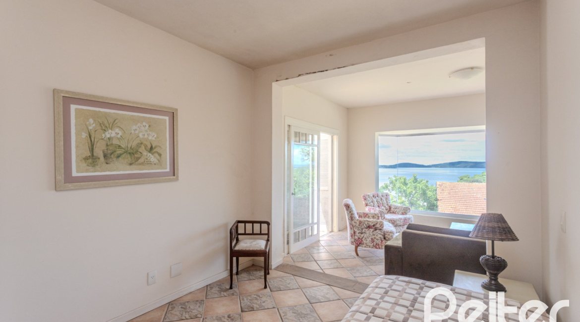 Casa à venda com 500m², 4 dormitórios, 2 suítes, 2 vagas, no bairro Vila Conceição em Porto Alegre