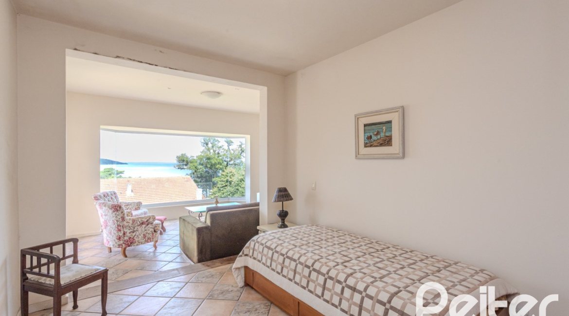 Casa à venda com 500m², 4 dormitórios, 2 suítes, 2 vagas, no bairro Vila Conceição em Porto Alegre