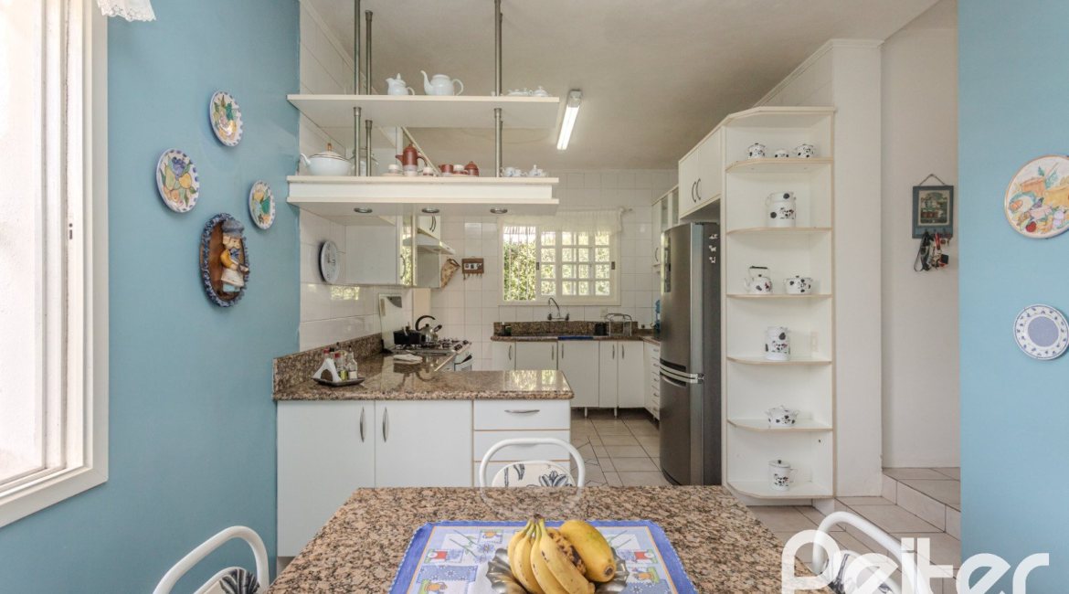 Casa à venda com 500m², 4 dormitórios, 2 suítes, 2 vagas, no bairro Vila Conceição em Porto Alegre