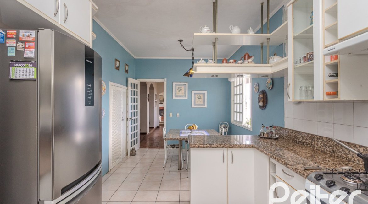 Casa à venda com 500m², 4 dormitórios, 2 suítes, 2 vagas, no bairro Vila Conceição em Porto Alegre