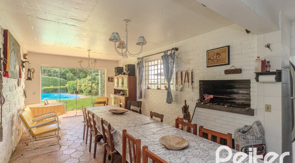 Casa à venda com 500m², 4 dormitórios, 2 suítes, 2 vagas, no bairro Vila Conceição em Porto Alegre