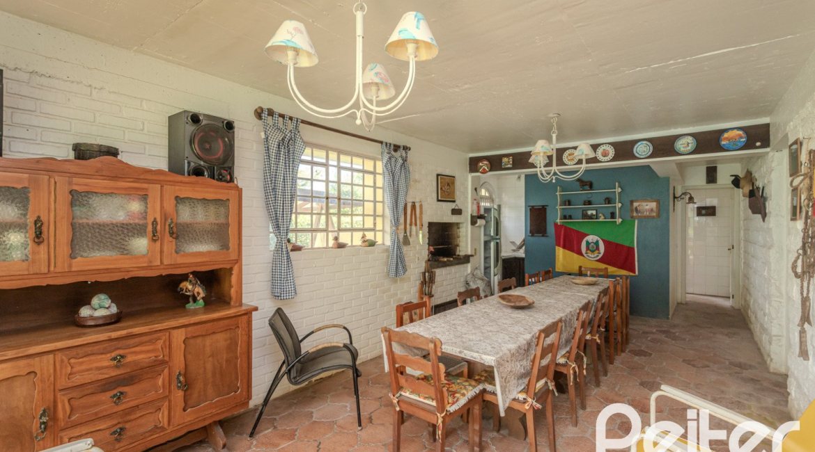 Casa à venda com 500m², 4 dormitórios, 2 suítes, 2 vagas, no bairro Vila Conceição em Porto Alegre