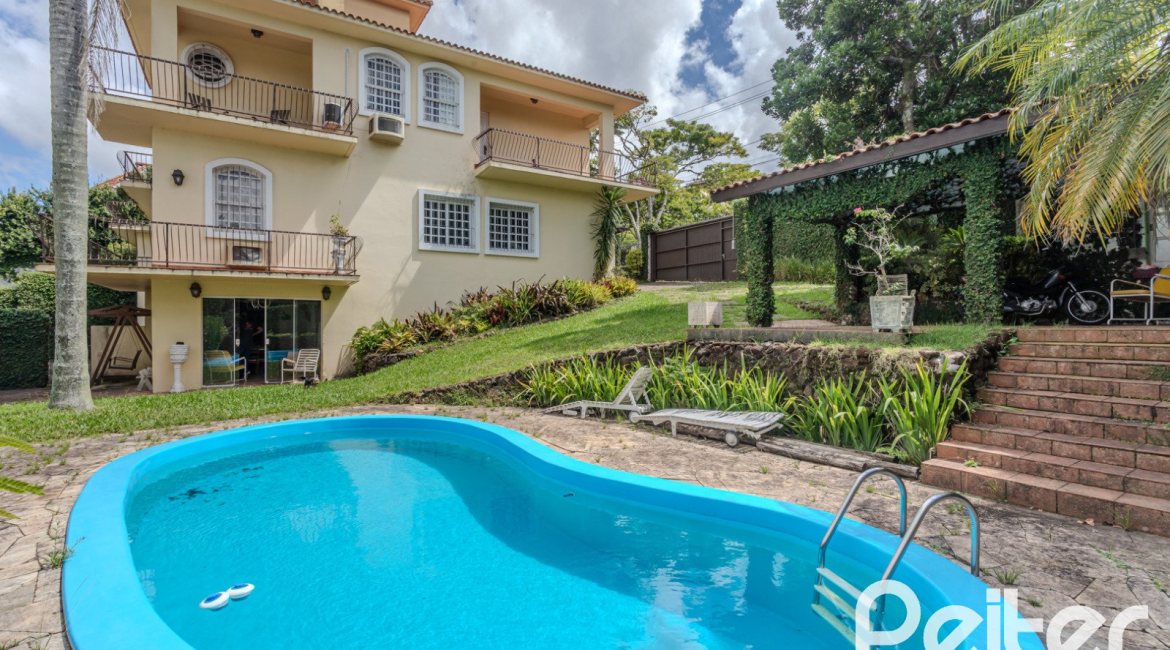 Casa à venda com 500m², 4 dormitórios, 2 suítes, 2 vagas, no bairro Vila Conceição em Porto Alegre