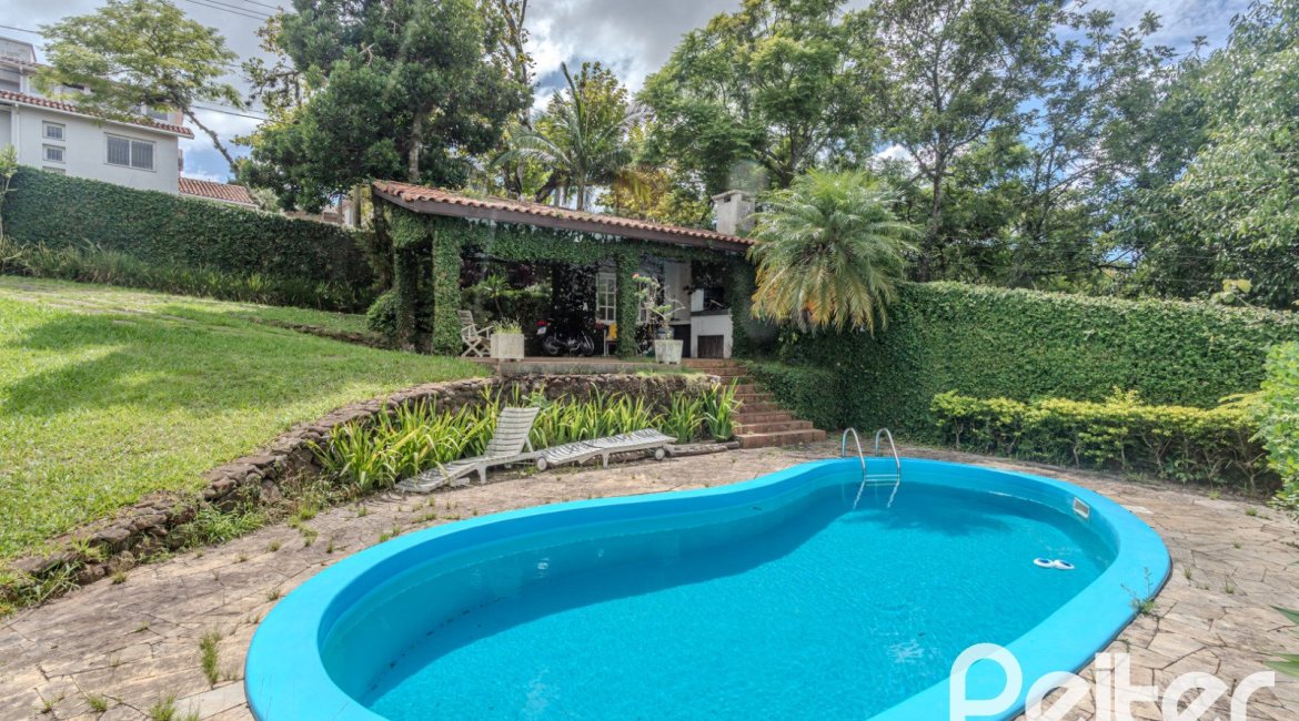 Casa à venda com 500m², 4 dormitórios, 2 suítes, 2 vagas, no bairro Vila Conceição em Porto Alegre