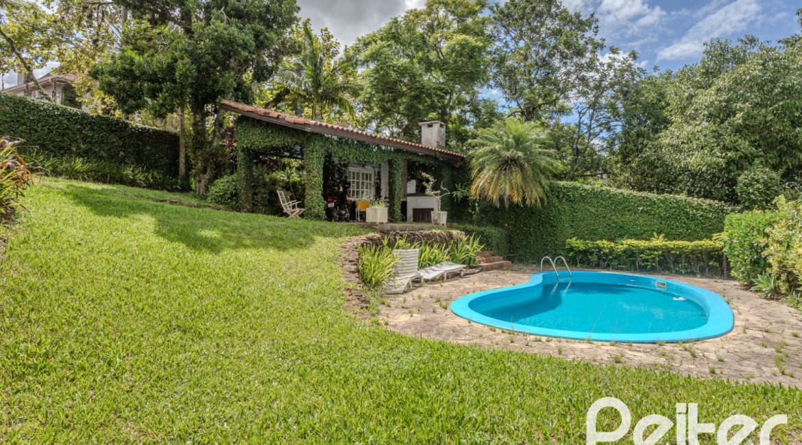 Casa à venda com 500m², 4 dormitórios, 2 suítes, 2 vagas, no bairro Vila Conceição em Porto Alegre