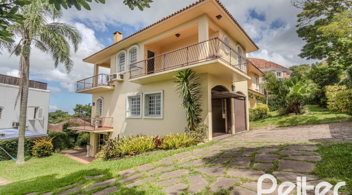Casa à venda com 500m², 4 dormitórios, 2 suítes, 2 vagas, no bairro Vila Conceição em Porto Alegre