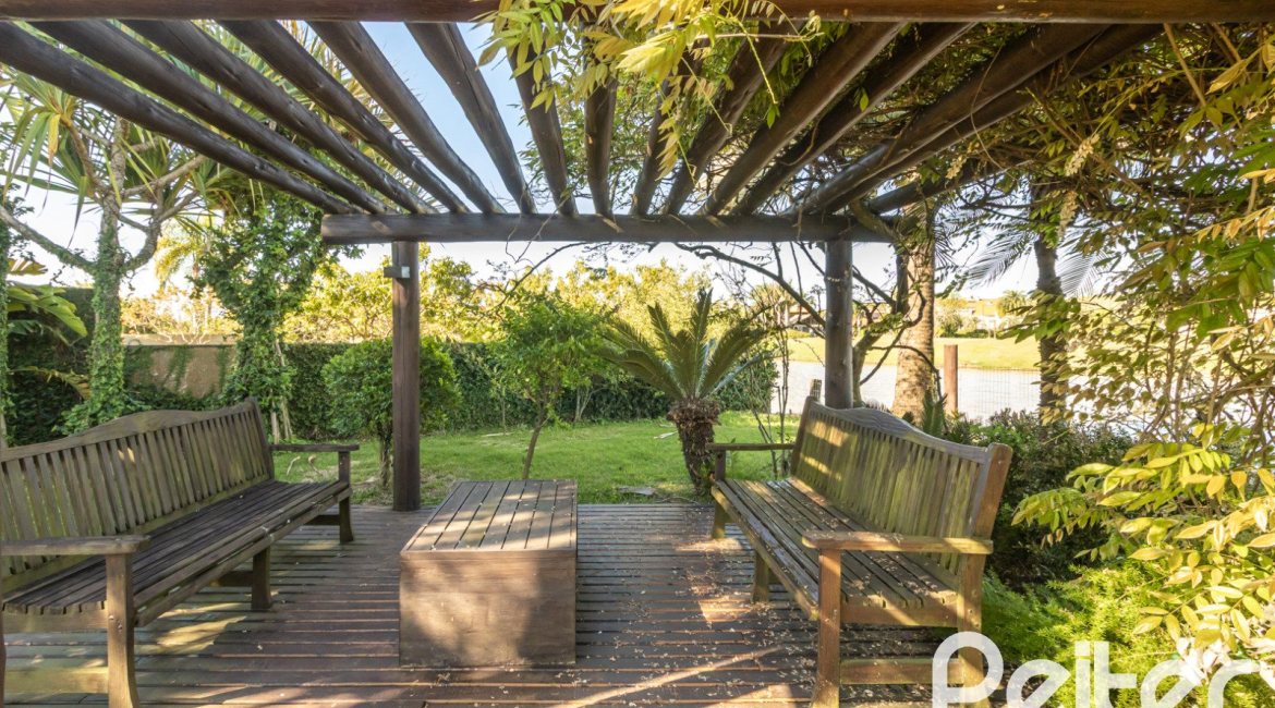 Casa em Condomínio à venda com 533m², 4 dormitórios, 2 suítes, 6 vagas, no bairro Terra Ville em PORTO ALEGRE