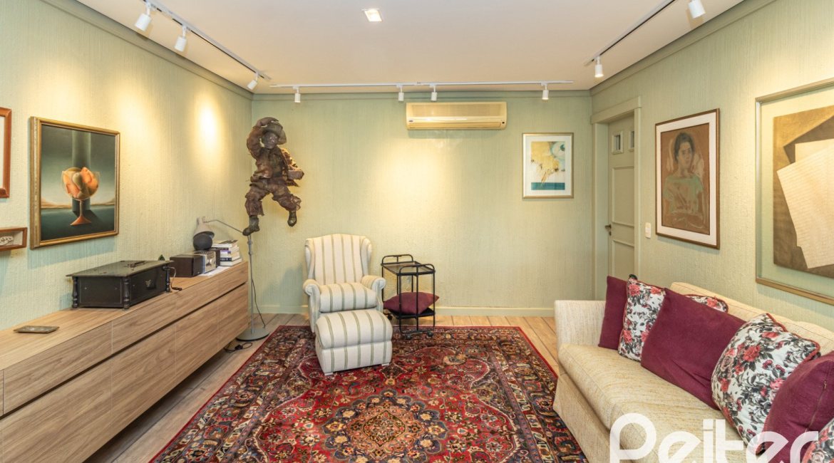 Casa em Condomínio à venda com 533m², 4 dormitórios, 2 suítes, 6 vagas, no bairro Terra Ville em PORTO ALEGRE