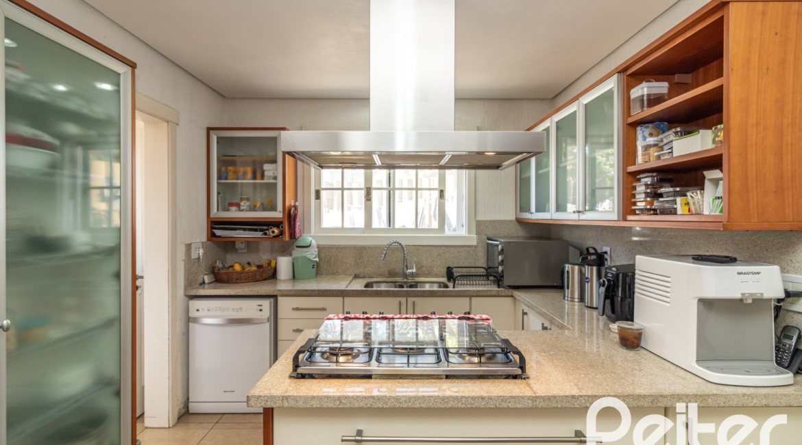 Casa em Condomínio à venda com 533m², 4 dormitórios, 2 suítes, 6 vagas, no bairro Terra Ville em PORTO ALEGRE
