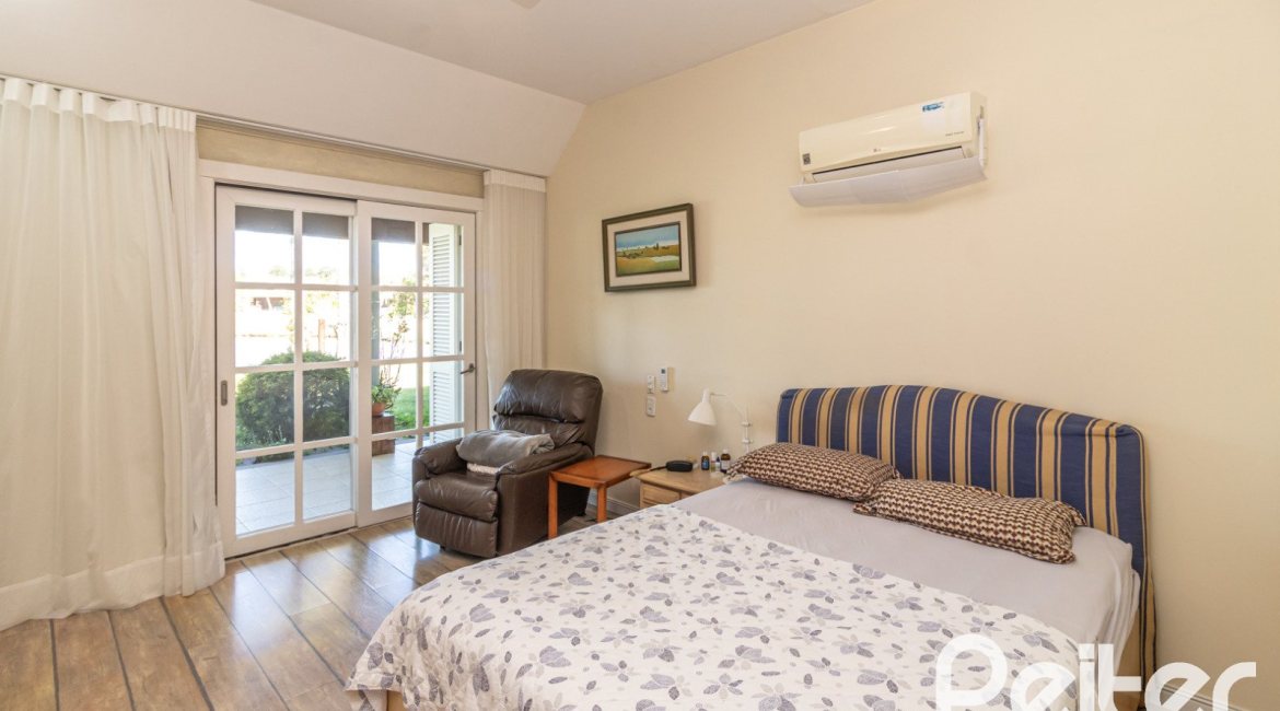 Casa em Condomínio à venda com 533m², 4 dormitórios, 2 suítes, 6 vagas, no bairro Terra Ville em PORTO ALEGRE