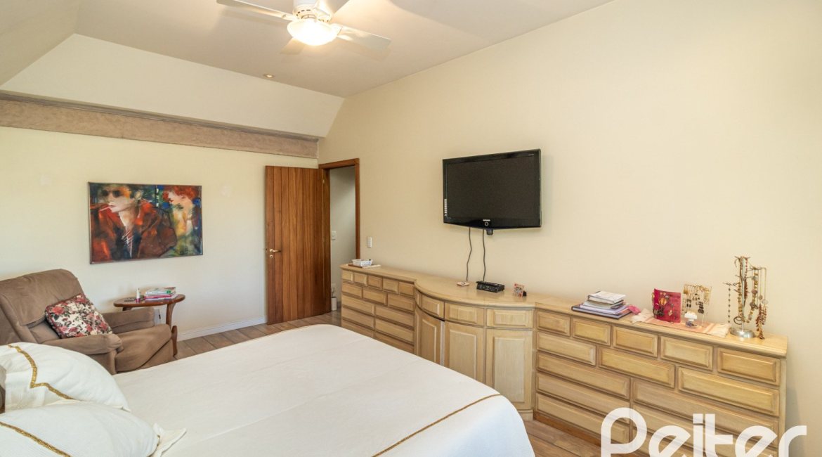 Casa em Condomínio à venda com 533m², 4 dormitórios, 2 suítes, 6 vagas, no bairro Terra Ville em PORTO ALEGRE