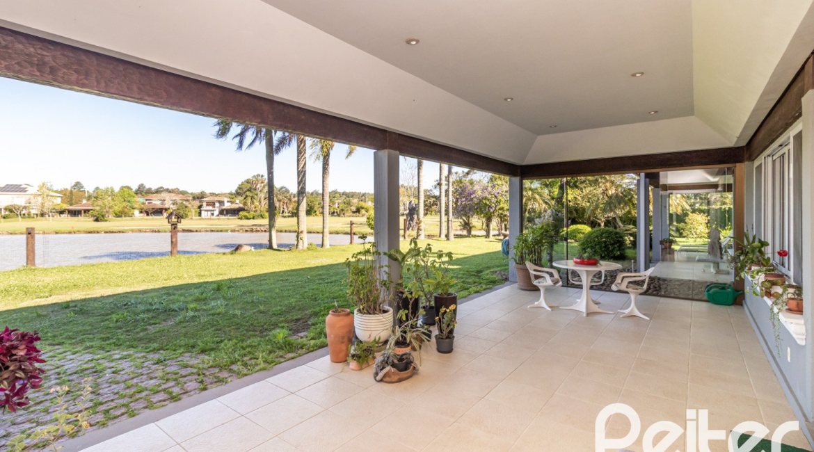 Casa em Condomínio à venda com 533m², 4 dormitórios, 2 suítes, 6 vagas, no bairro Terra Ville em PORTO ALEGRE
