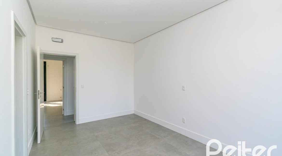 Casa em Condomínio à venda com 389m², 4 dormitórios, 4 suítes, 4 vagas, no bairro Terra Ville em PORTO ALEGRE
