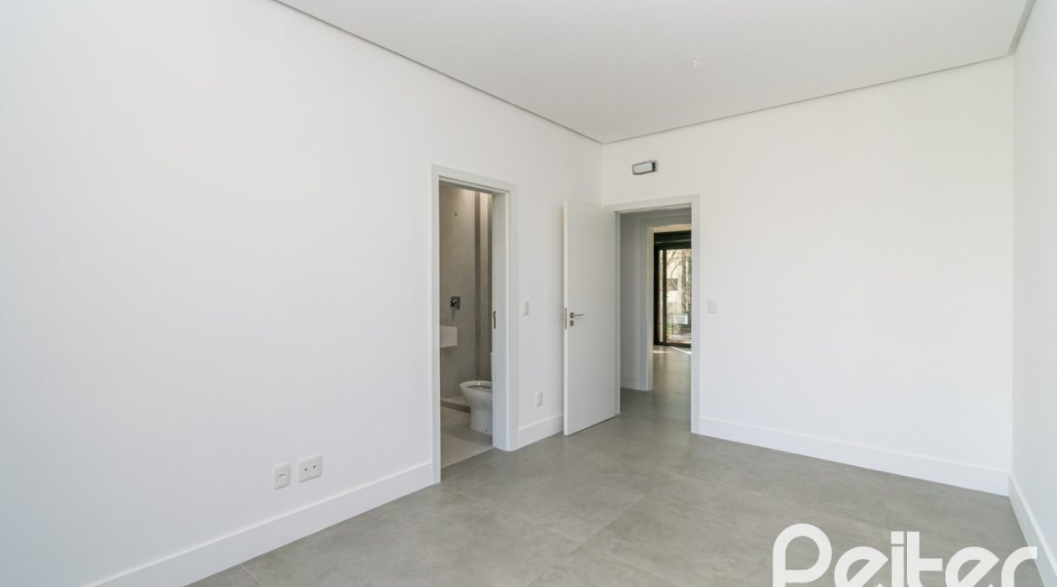 Casa em Condomínio à venda com 389m², 4 dormitórios, 4 suítes, 4 vagas, no bairro Terra Ville em PORTO ALEGRE