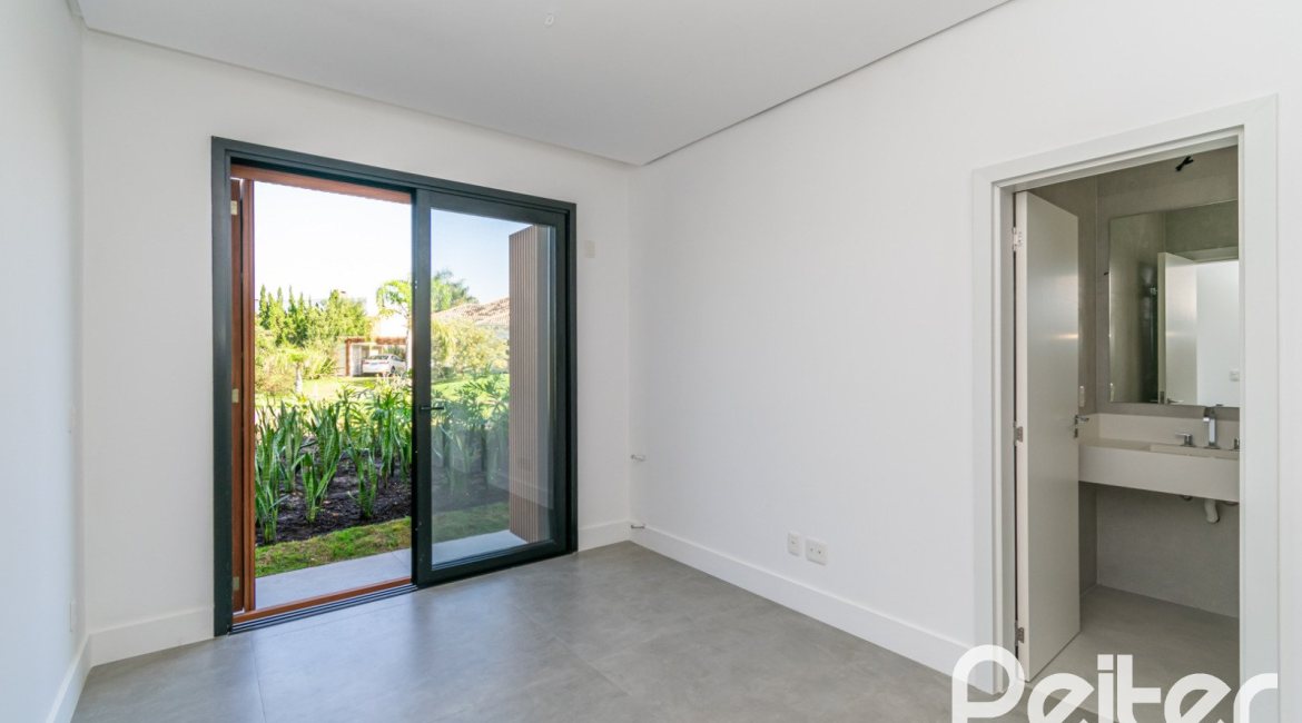 Casa em Condomínio à venda com 389m², 4 dormitórios, 4 suítes, 4 vagas, no bairro Terra Ville em PORTO ALEGRE