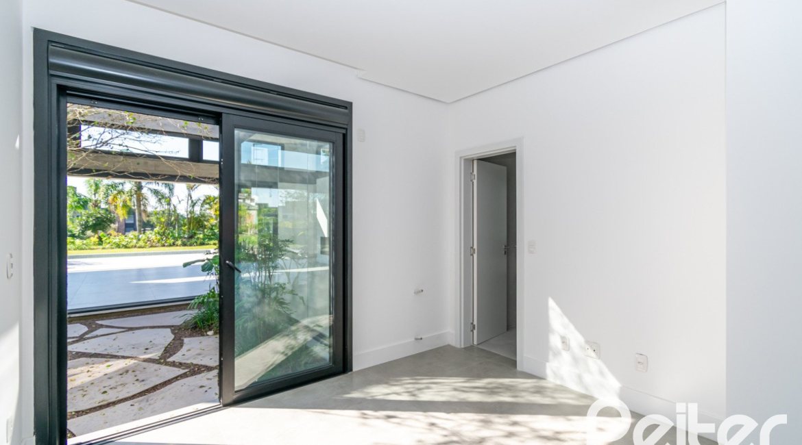 Casa em Condomínio à venda com 389m², 4 dormitórios, 4 suítes, 4 vagas, no bairro Terra Ville em PORTO ALEGRE