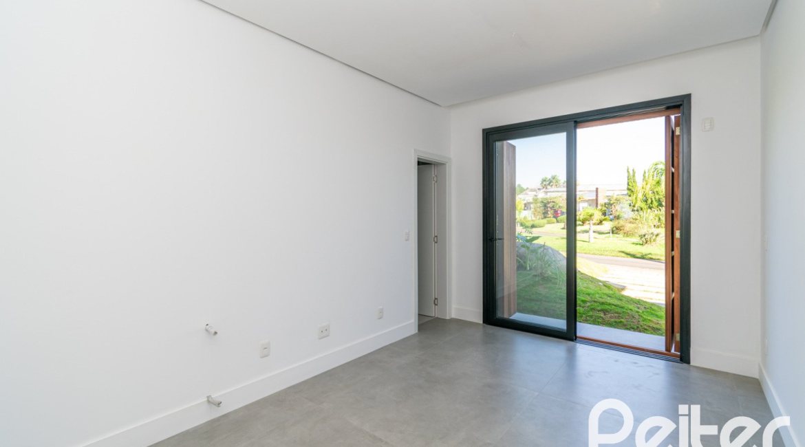 Casa em Condomínio à venda com 389m², 4 dormitórios, 4 suítes, 4 vagas, no bairro Terra Ville em PORTO ALEGRE