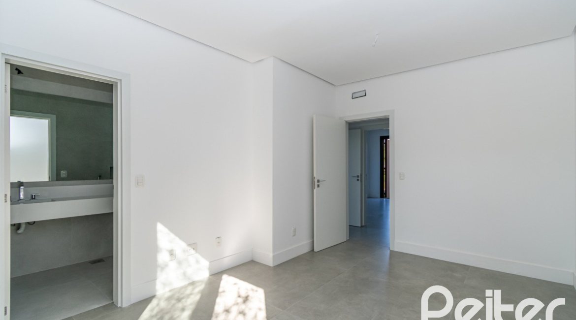 Casa em Condomínio à venda com 389m², 4 dormitórios, 4 suítes, 4 vagas, no bairro Terra Ville em PORTO ALEGRE