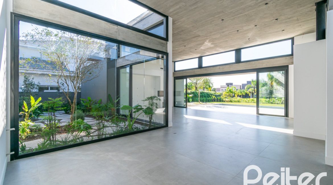 Casa em Condomínio à venda com 389m², 4 dormitórios, 4 suítes, 4 vagas, no bairro Terra Ville em PORTO ALEGRE