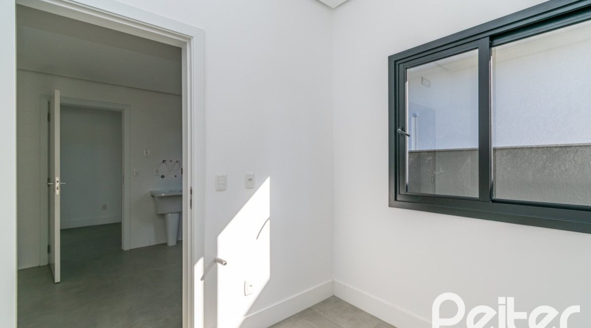 Casa em Condomínio à venda com 389m², 4 dormitórios, 4 suítes, 4 vagas, no bairro Terra Ville em PORTO ALEGRE