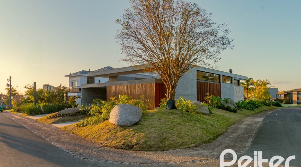 Casa em Condomínio à venda com 389m², 4 dormitórios, 4 suítes, 4 vagas, no bairro Terra Ville em PORTO ALEGRE