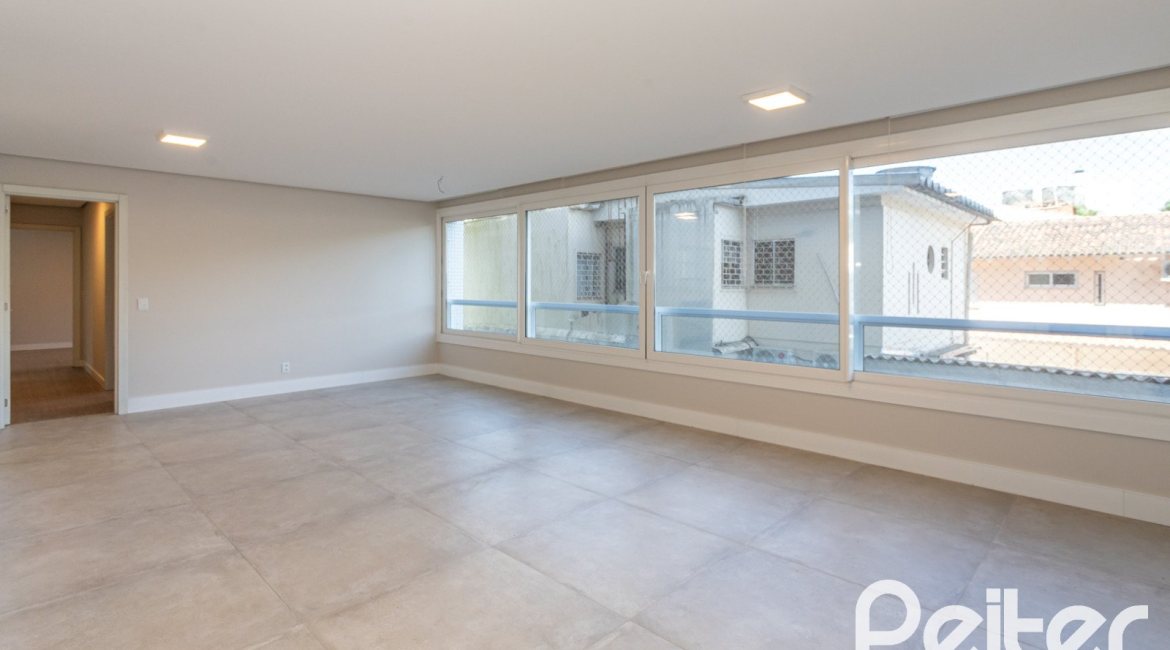 Apartamento à venda com 142m², 3 dormitórios, 1 suíte, 2 vagas, no bairro Tristeza em PORTO ALEGRE