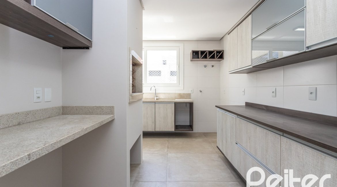 Apartamento à venda com 142m², 3 dormitórios, 1 suíte, 2 vagas, no bairro Tristeza em PORTO ALEGRE