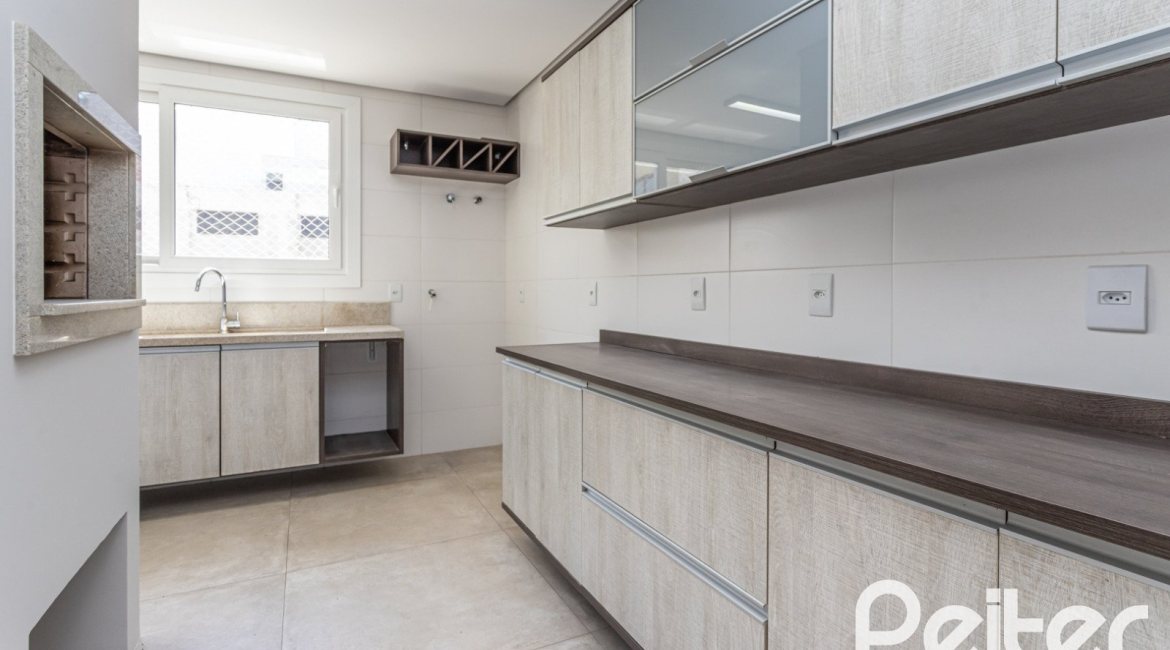 Apartamento à venda com 142m², 3 dormitórios, 1 suíte, 2 vagas, no bairro Tristeza em PORTO ALEGRE