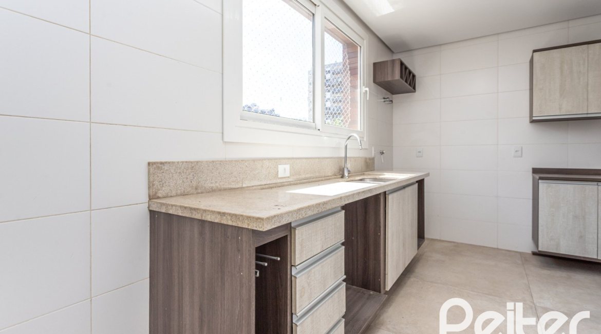 Apartamento à venda com 142m², 3 dormitórios, 1 suíte, 2 vagas, no bairro Tristeza em PORTO ALEGRE