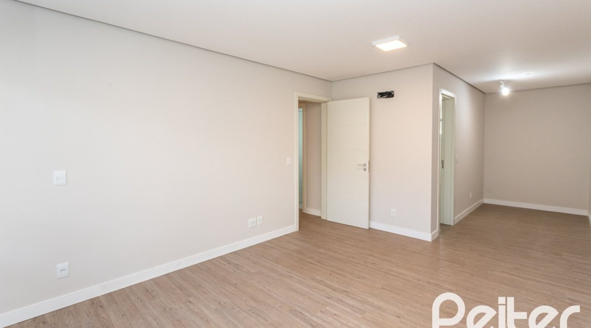 Apartamento à venda com 142m², 3 dormitórios, 1 suíte, 2 vagas, no bairro Tristeza em PORTO ALEGRE