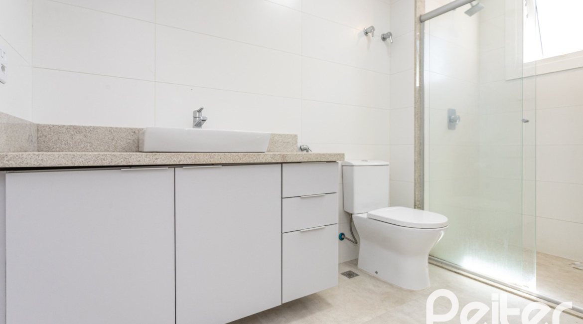 Apartamento à venda com 142m², 3 dormitórios, 1 suíte, 2 vagas, no bairro Tristeza em PORTO ALEGRE