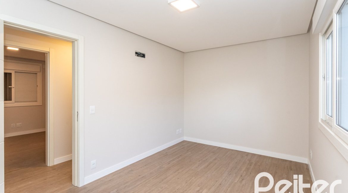 Apartamento à venda com 142m², 3 dormitórios, 1 suíte, 2 vagas, no bairro Tristeza em PORTO ALEGRE