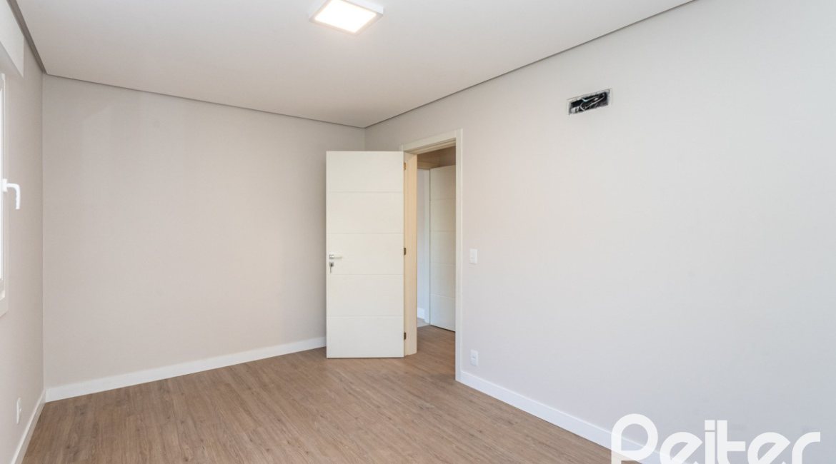 Apartamento à venda com 142m², 3 dormitórios, 1 suíte, 2 vagas, no bairro Tristeza em PORTO ALEGRE
