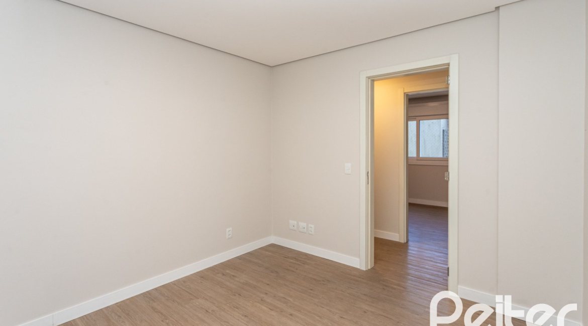 Apartamento à venda com 142m², 3 dormitórios, 1 suíte, 2 vagas, no bairro Tristeza em PORTO ALEGRE