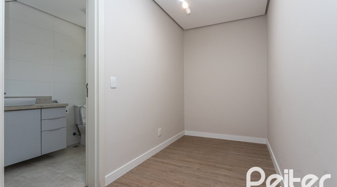 Apartamento à venda com 142m², 3 dormitórios, 1 suíte, 2 vagas, no bairro Tristeza em PORTO ALEGRE