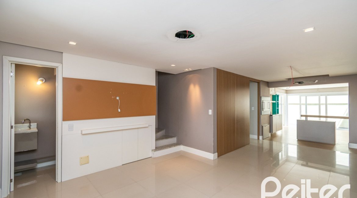 Casa em Condomínio à venda com 210m², 4 dormitórios, 3 suítes, 3 vagas, no bairro Tristeza em Porto Alegre