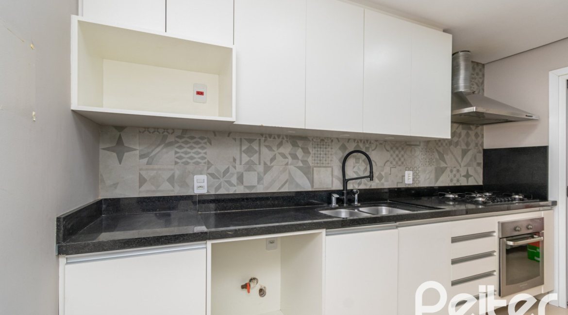 Casa em Condomínio à venda com 210m², 4 dormitórios, 3 suítes, 3 vagas, no bairro Tristeza em Porto Alegre