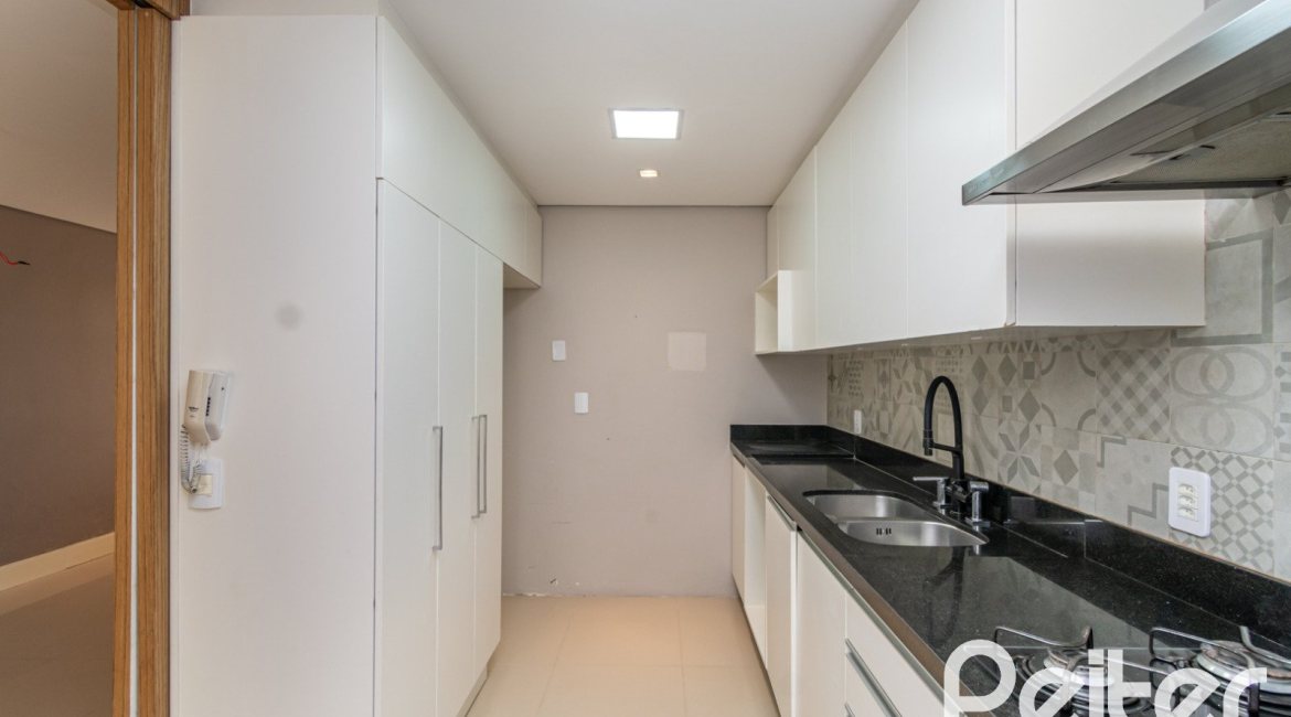 Casa em Condomínio à venda com 210m², 4 dormitórios, 3 suítes, 3 vagas, no bairro Tristeza em Porto Alegre