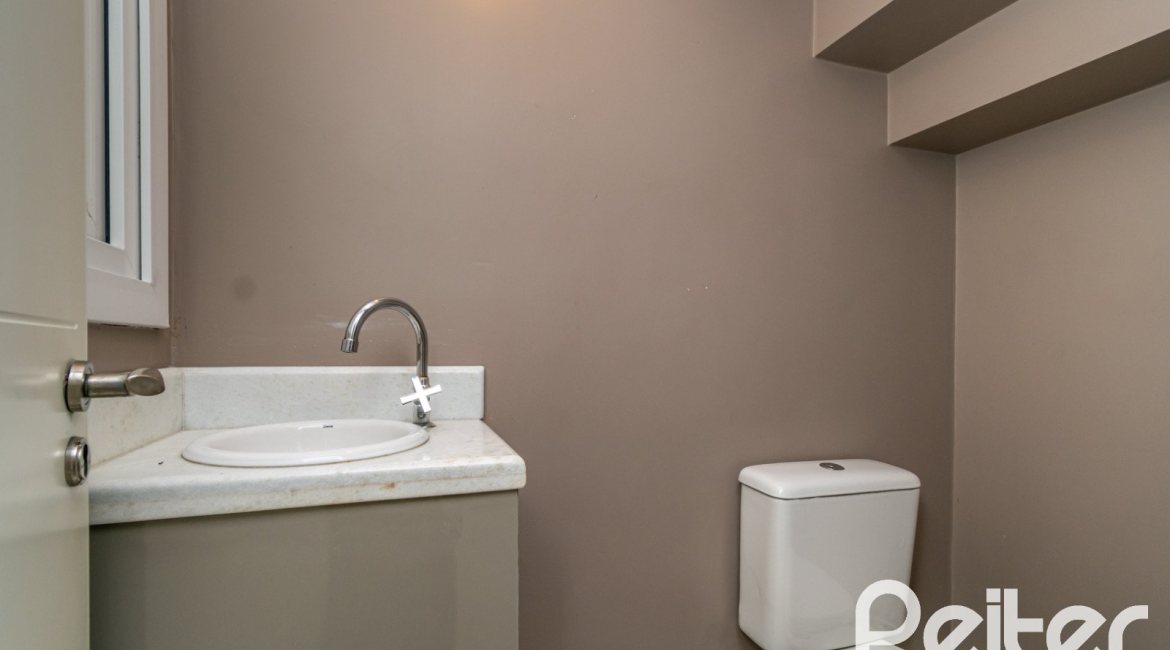 Casa em Condomínio à venda com 210m², 4 dormitórios, 3 suítes, 3 vagas, no bairro Tristeza em Porto Alegre