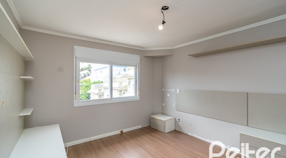 Casa em Condomínio à venda com 210m², 4 dormitórios, 3 suítes, 3 vagas, no bairro Tristeza em Porto Alegre