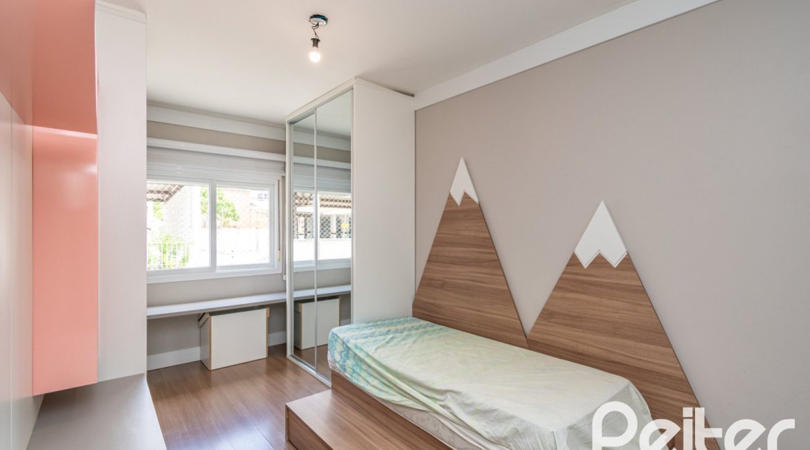 Casa em Condomínio à venda com 210m², 4 dormitórios, 3 suítes, 3 vagas, no bairro Tristeza em Porto Alegre