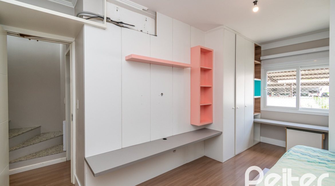 Casa em Condomínio à venda com 210m², 4 dormitórios, 3 suítes, 3 vagas, no bairro Tristeza em Porto Alegre