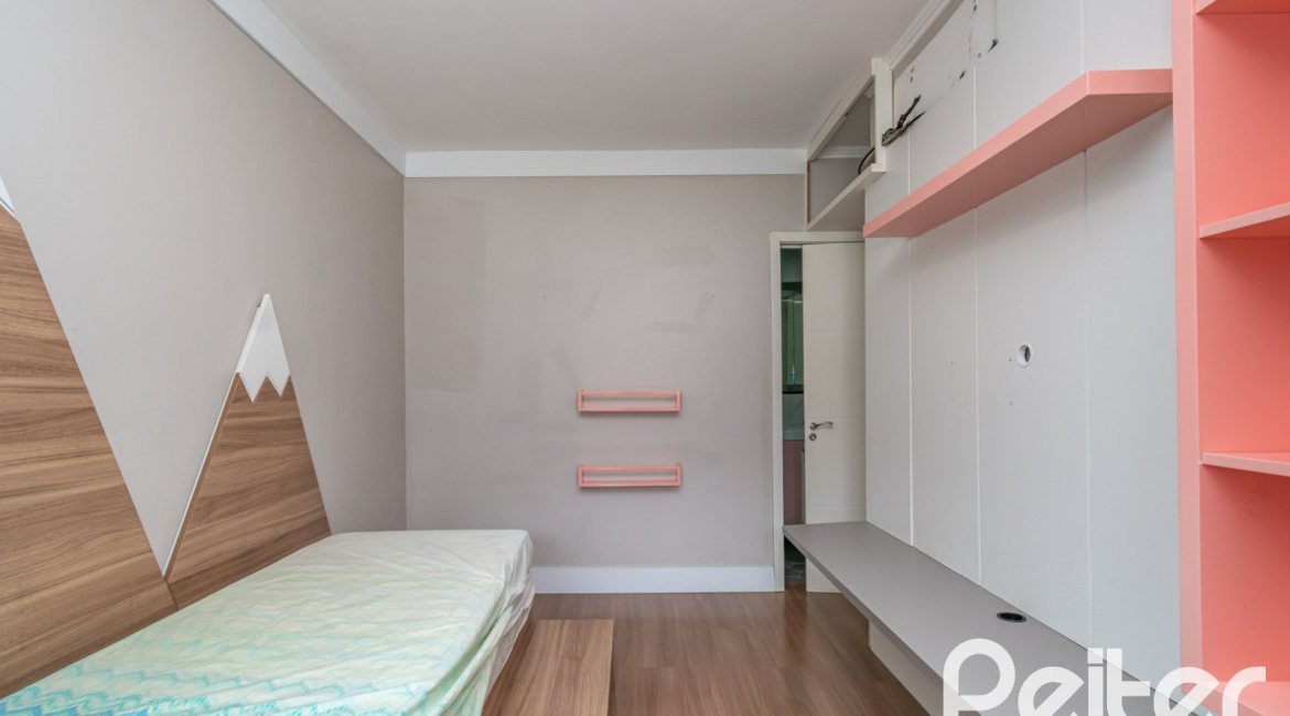 Casa em Condomínio à venda com 210m², 4 dormitórios, 3 suítes, 3 vagas, no bairro Tristeza em Porto Alegre