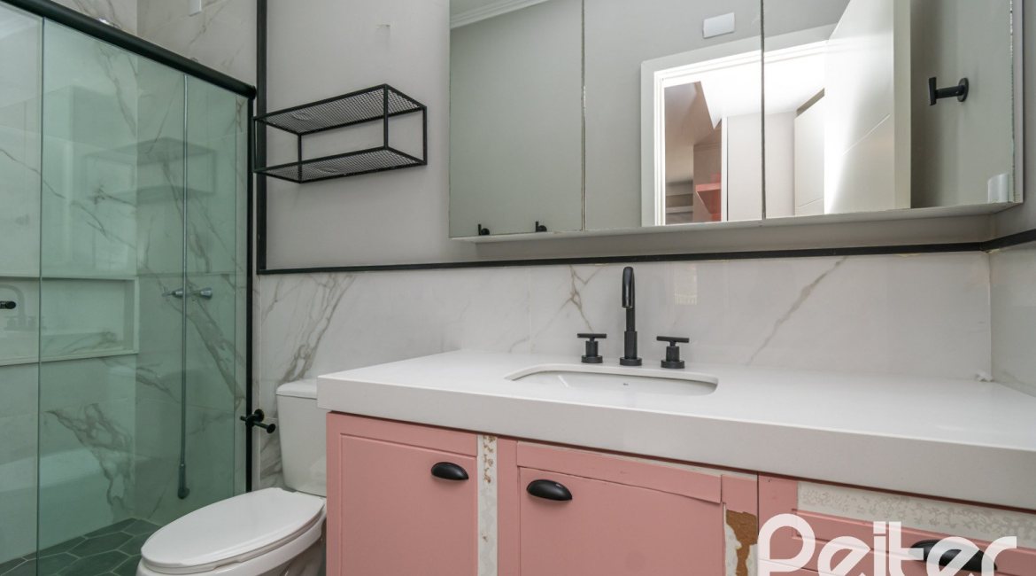 Casa em Condomínio à venda com 210m², 4 dormitórios, 3 suítes, 3 vagas, no bairro Tristeza em Porto Alegre