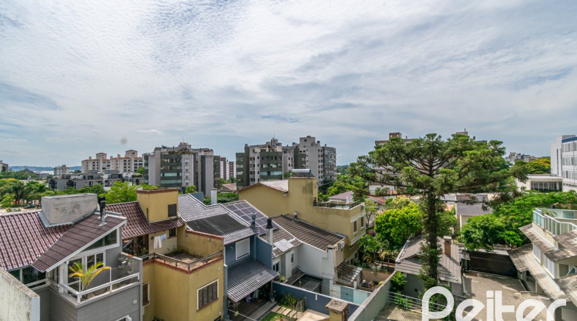 Casa em Condomínio à venda com 210m², 4 dormitórios, 3 suítes, 3 vagas, no bairro Tristeza em Porto Alegre