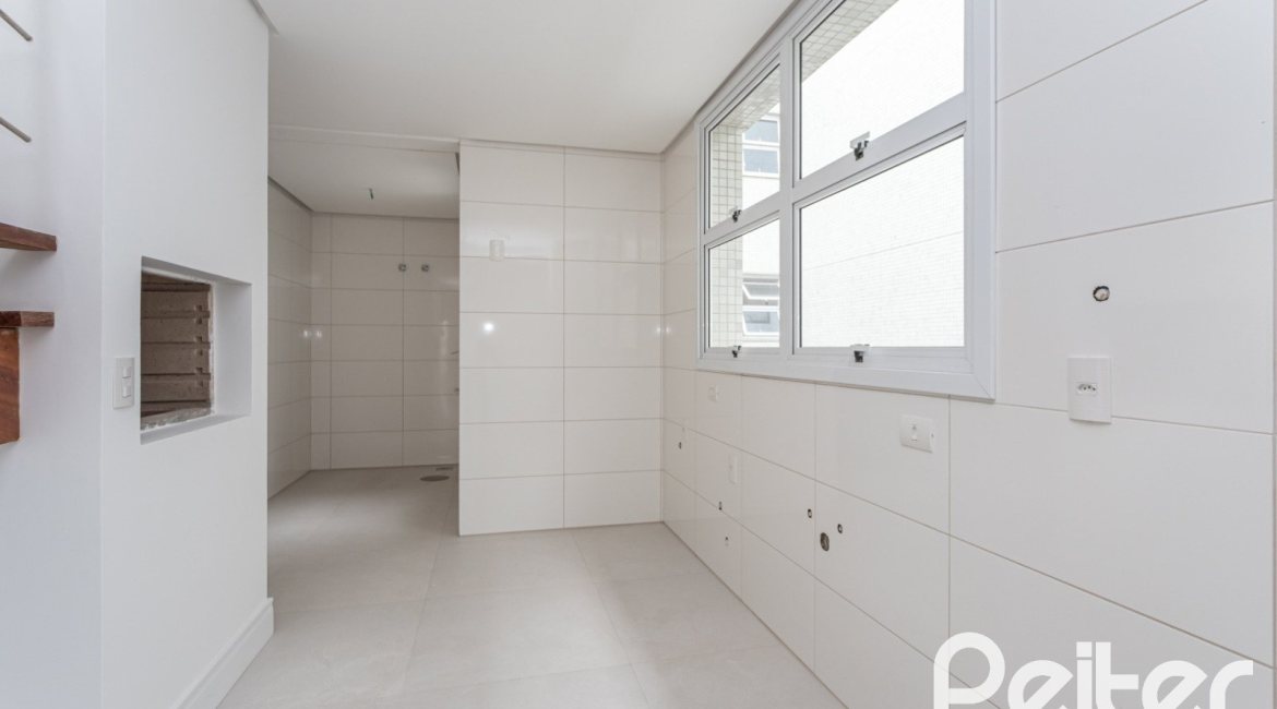 Cobertura à venda com 264m², 3 dormitórios, 3 suítes, 3 vagas, no bairro Tristeza em PORTO ALEGRE