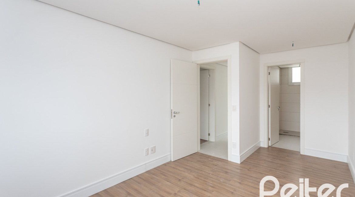 Cobertura à venda com 264m², 3 dormitórios, 3 suítes, 3 vagas, no bairro Tristeza em PORTO ALEGRE