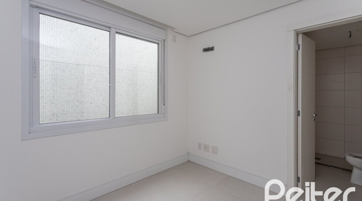 Cobertura à venda com 264m², 3 dormitórios, 3 suítes, 3 vagas, no bairro Tristeza em PORTO ALEGRE