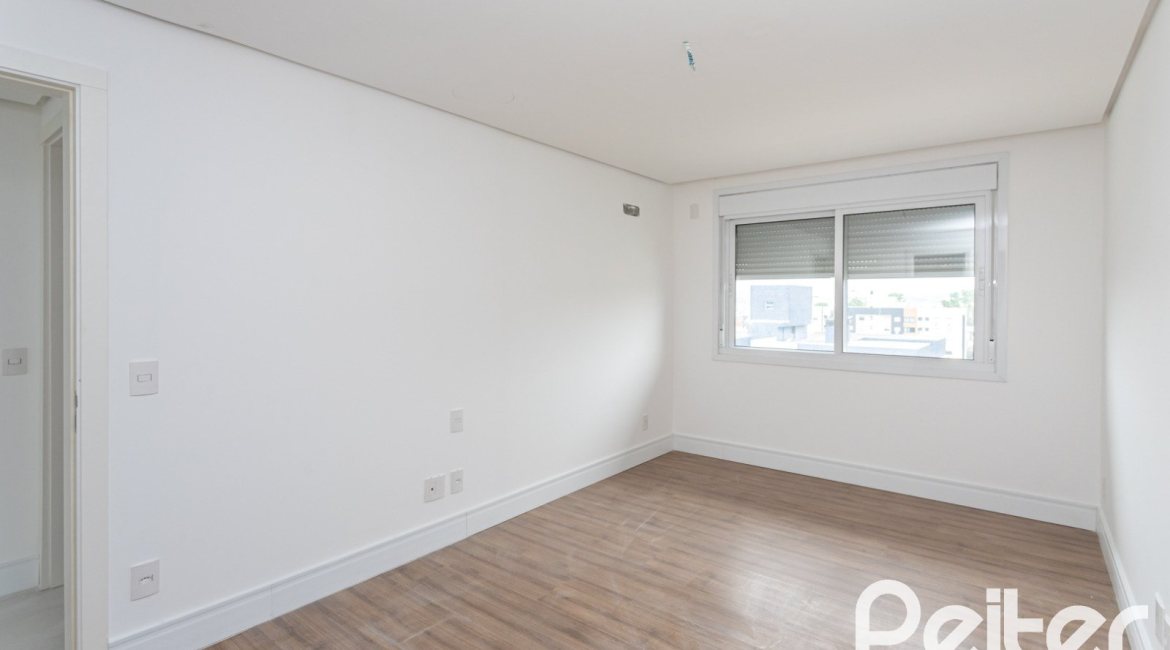 Cobertura à venda com 264m², 3 dormitórios, 3 suítes, 3 vagas, no bairro Tristeza em PORTO ALEGRE